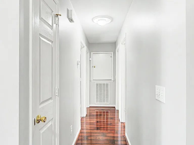 816 Carlisle Ct N — Photo 20