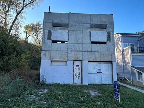 2922 Summit St, Kansas City, MO 64108