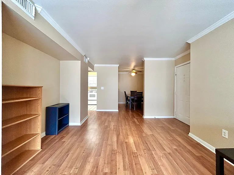 501 W 26th St #214 — Photo 1