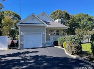 186 Monroe St, Mastic, NY 11950