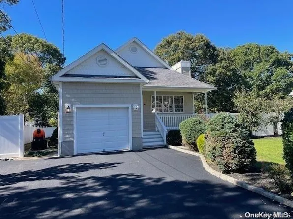 186 Monroe Street, Mastic, NY 11950
