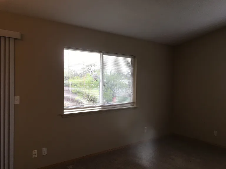 2310 SW 23rd St — Photo 4