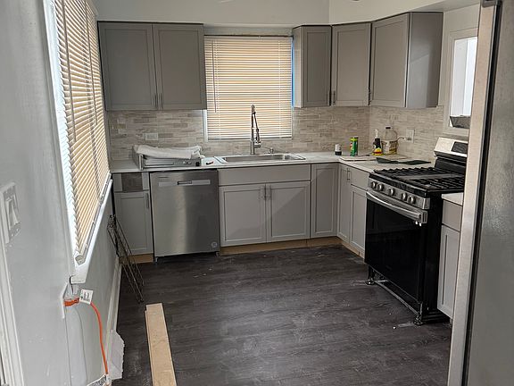 3rd image of 16359 Oxford Dr