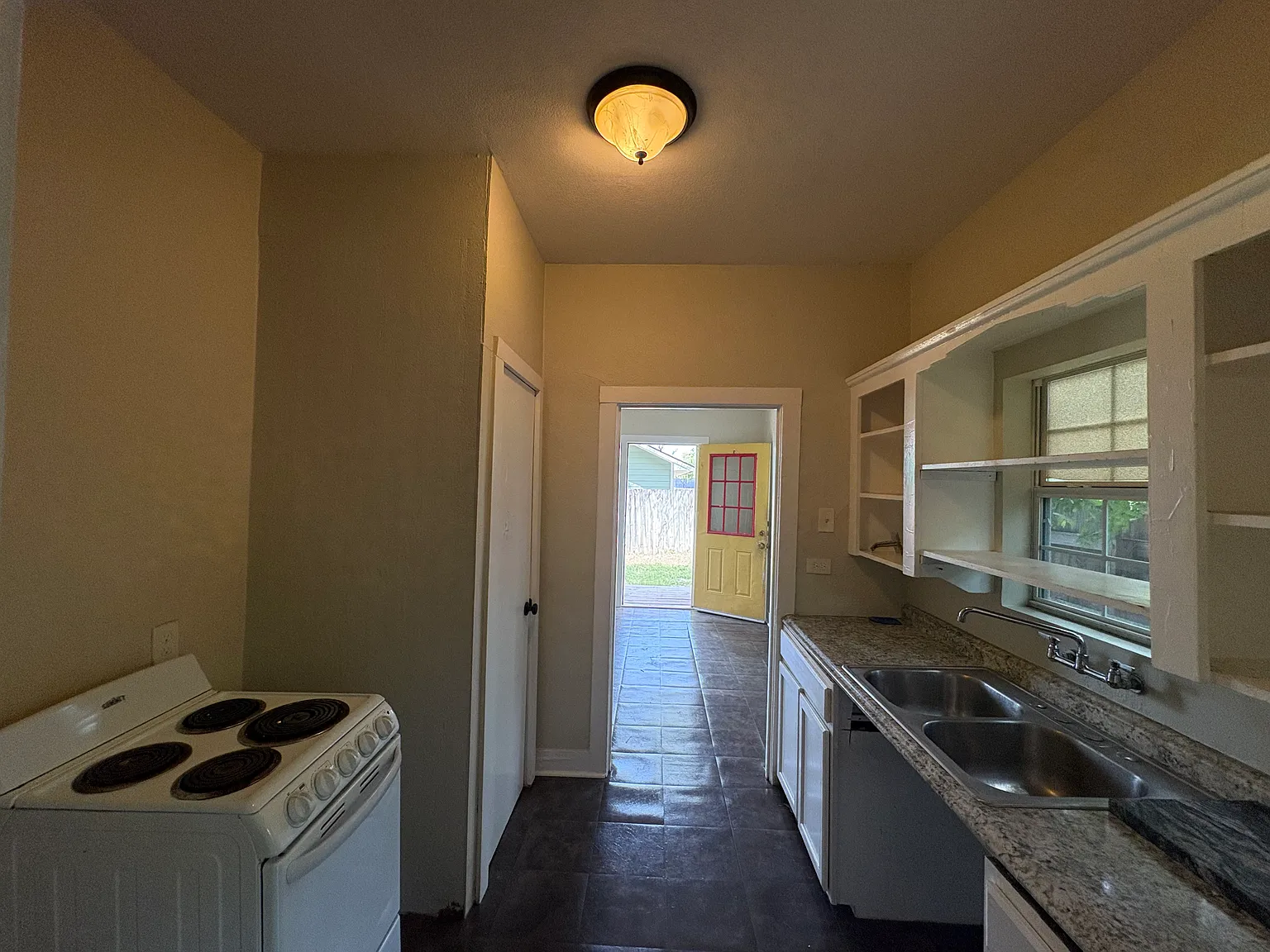 Studio, 500 sqft, $800 — Photo 3