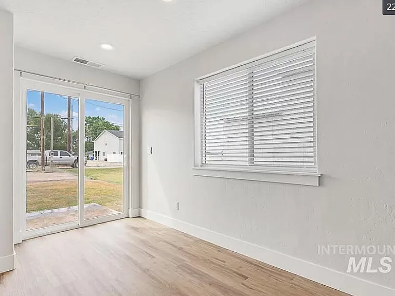 118 Holly Ave #B — Photo 12