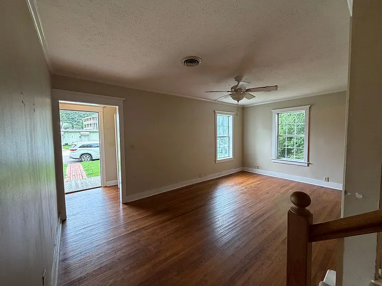 207 Goodman Pl — Photo 6