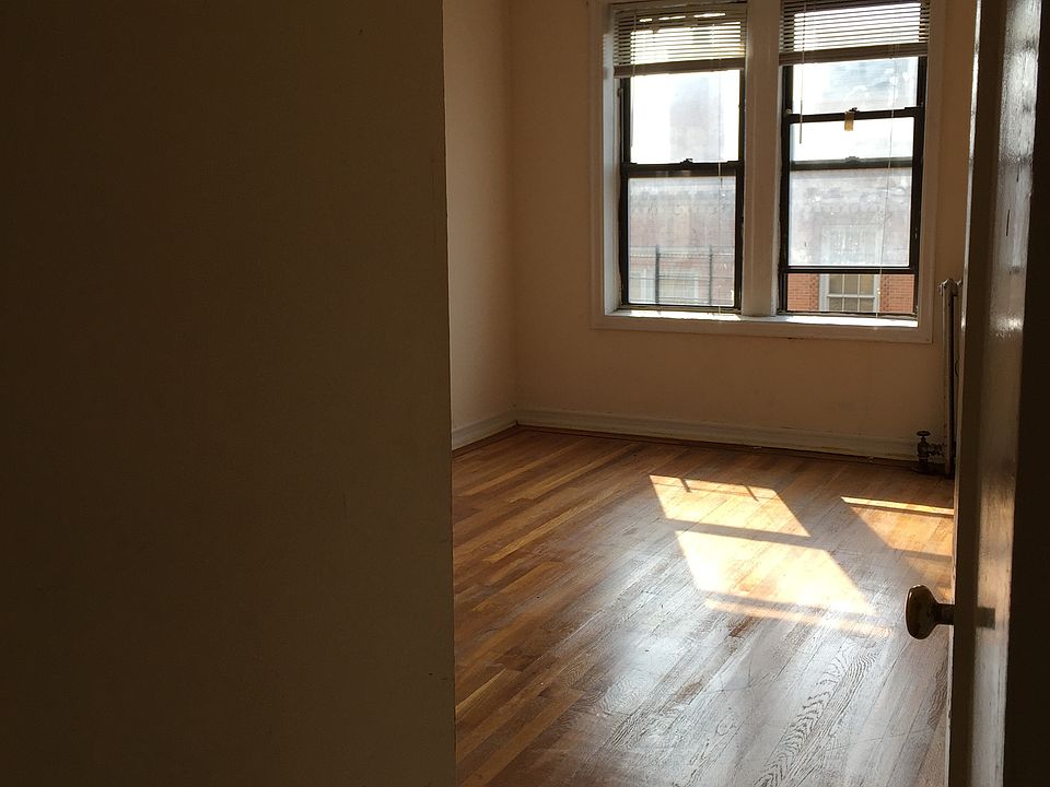 2nd image of 2043 Creston Ave APT 22