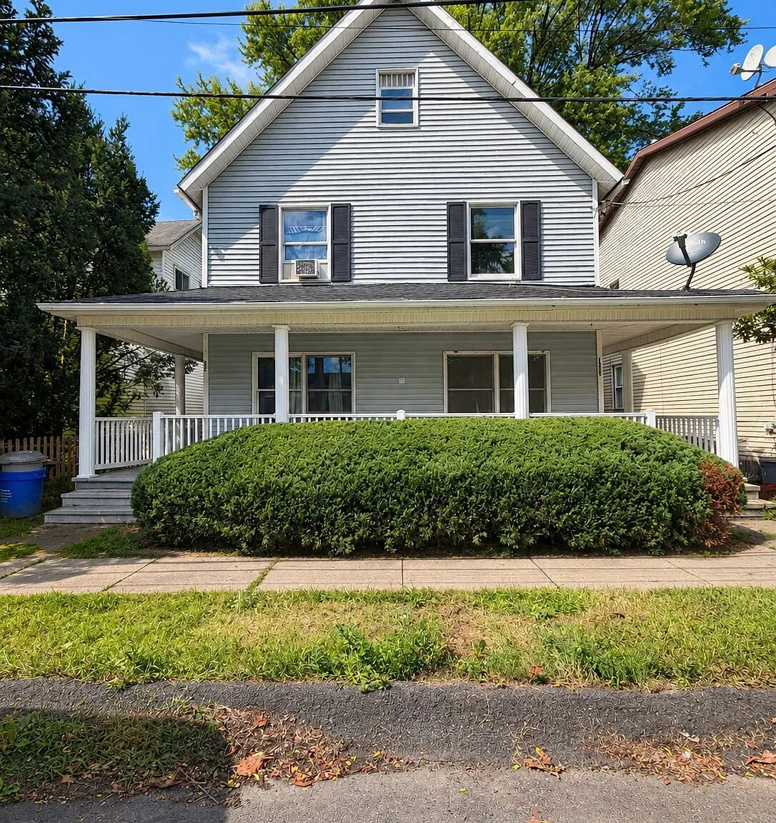 2 bed, 1.0 bath, 1050 sqft, $1,350 — Photo 1