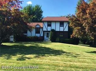 122 Treeline Dr, Pen Argyl, PA 18072