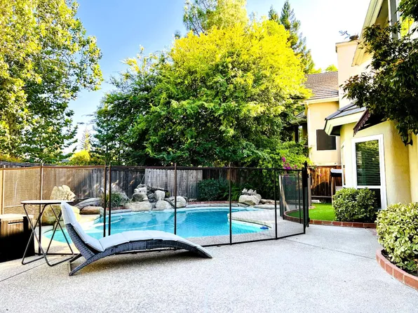 849 E Brighton Ln, Fresno, CA 93720