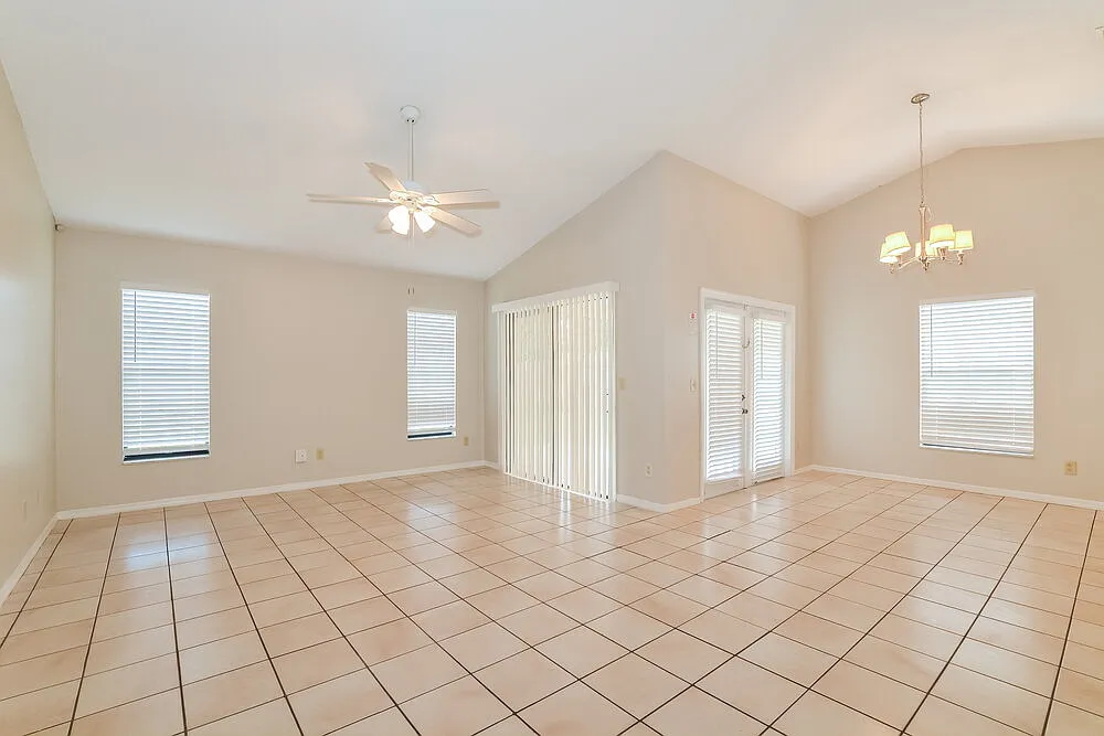 3 bed, 2.0 bath, 1510 sqft, $2,095 — Photo 4