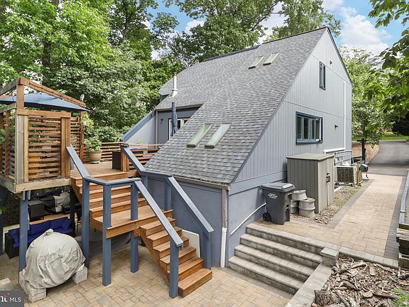 4th image of 4416 Upland Dr