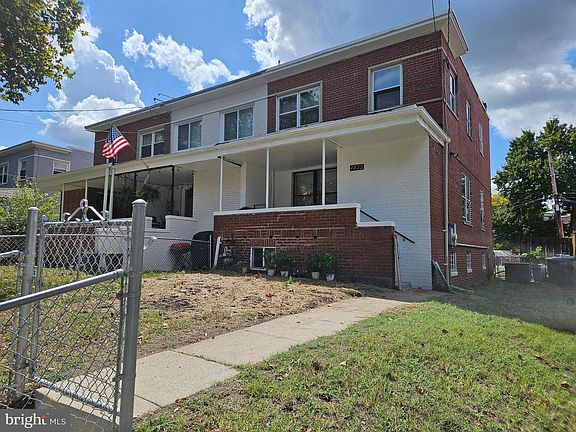 4th image of 4822 S Dakota Ave NE