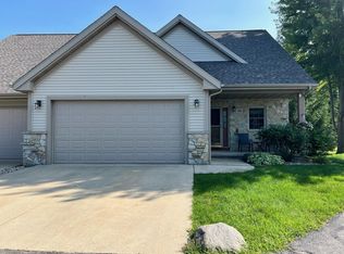 58 Hillside Cir, Fond Du Lac, WI