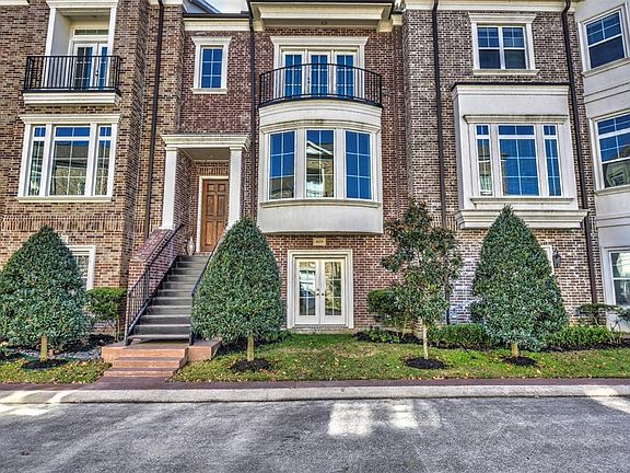 5th image of 4606 Regent Manor Dr