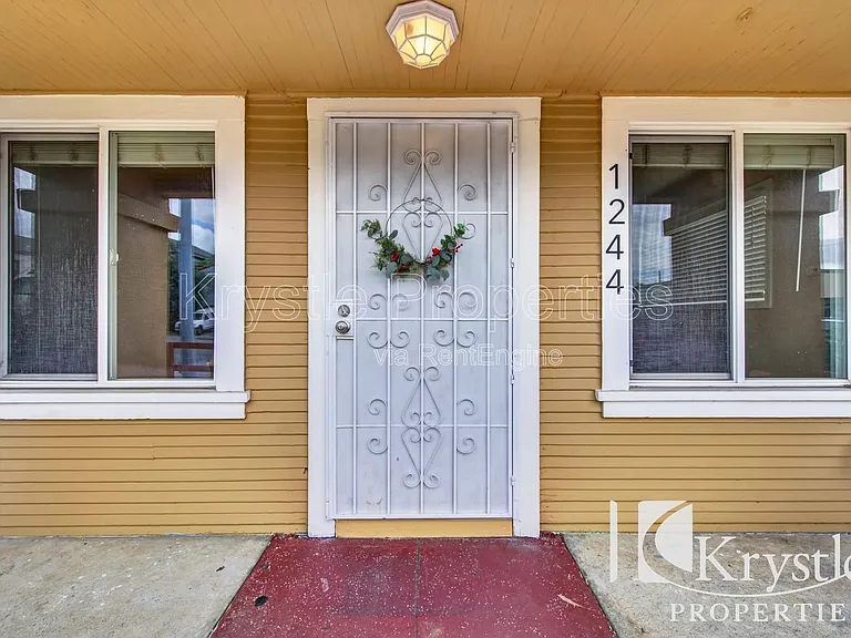 1244 Georgia St — Photo 4