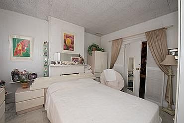 3rd image of 1544 Putnam Ave