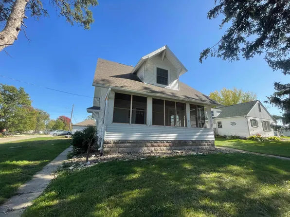 211 N 1st St, Hawkeye, IA 52147