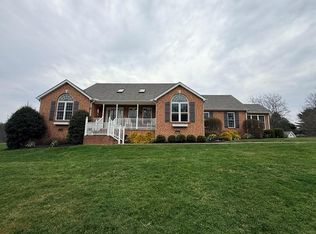 123 Heron Ln, Beaver, WV 25813