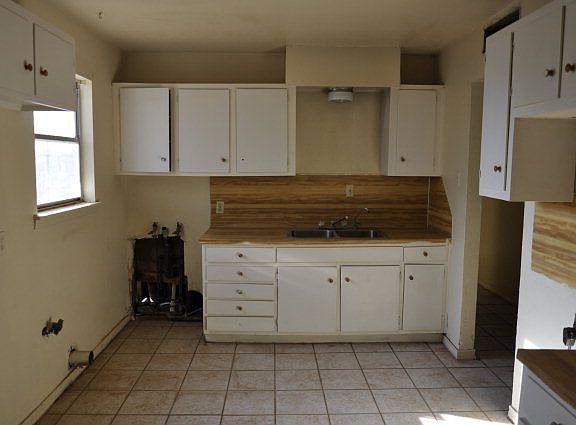 5th image of 203 Canyon Dr