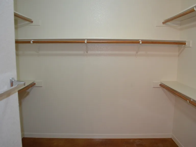 318 Elbert Ln — Photo 13