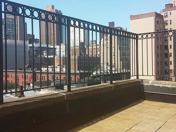 2nd image of 50 W 72nd St APT 910