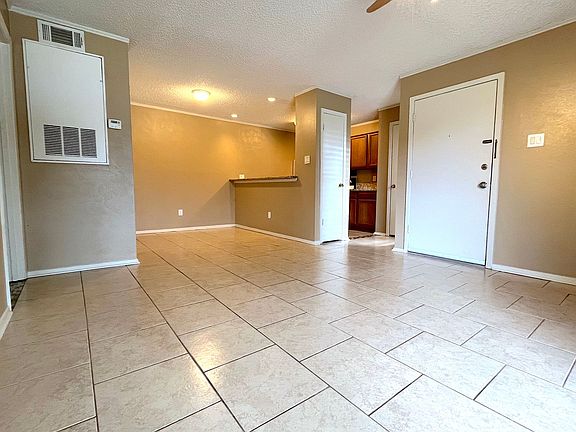 5th image of 1901 Holleman Dr W APT 209