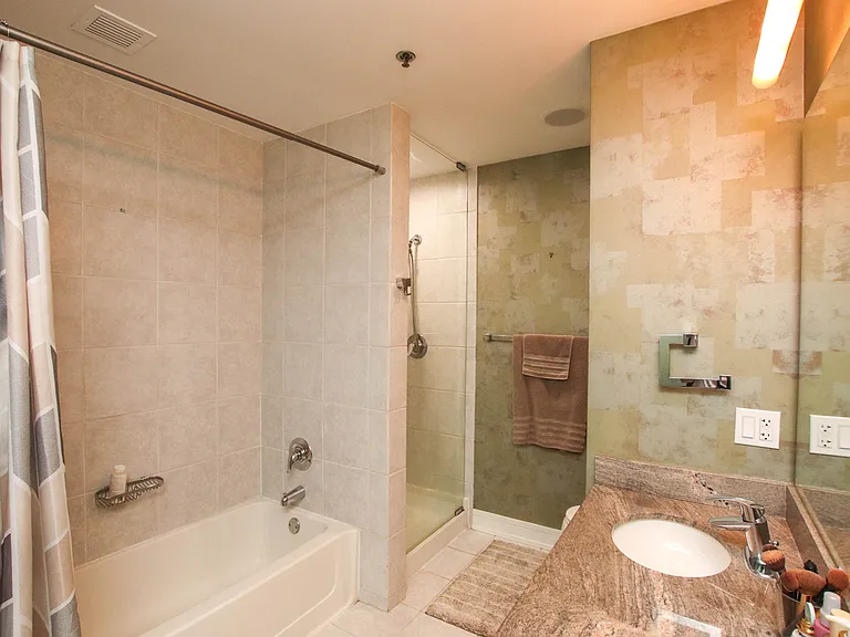 340 W Superior St #1604 — Photo 22