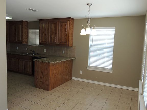 3rd image of 418 W Shandon Ave