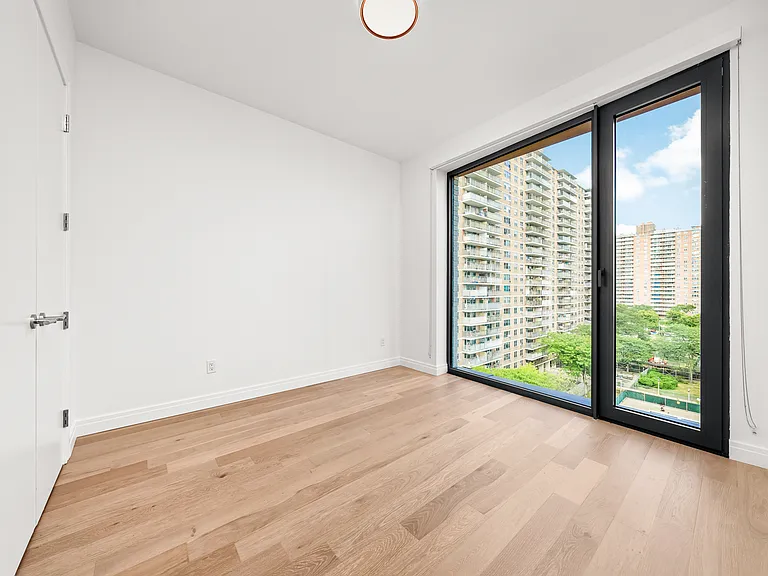 255 Lorimer St #553 — Photo 6