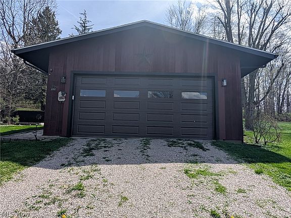 5th image of 228 Crowley Dr