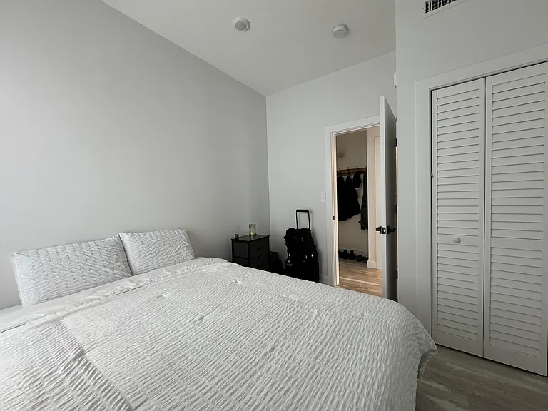 108 Chelsea St #1-R — Photo 9