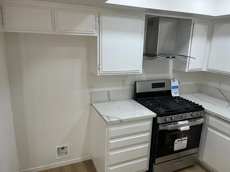 14610 Erwin St #208 — Photo 3