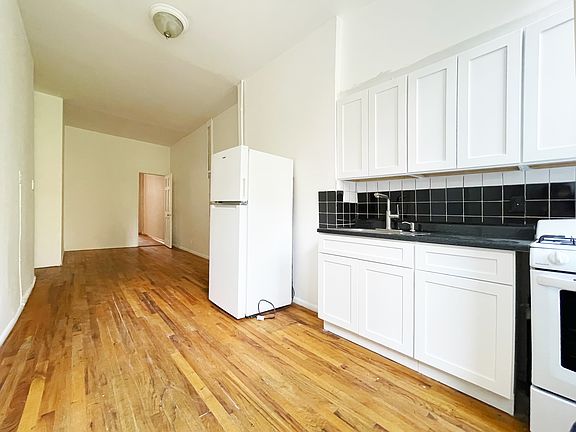4th image of 604 Manhattan Ave APT 1L