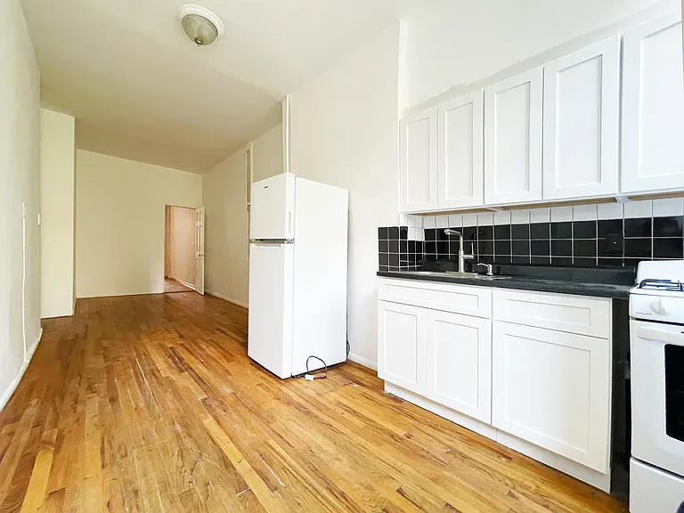 604 Manhattan Ave #1L — Photo 4