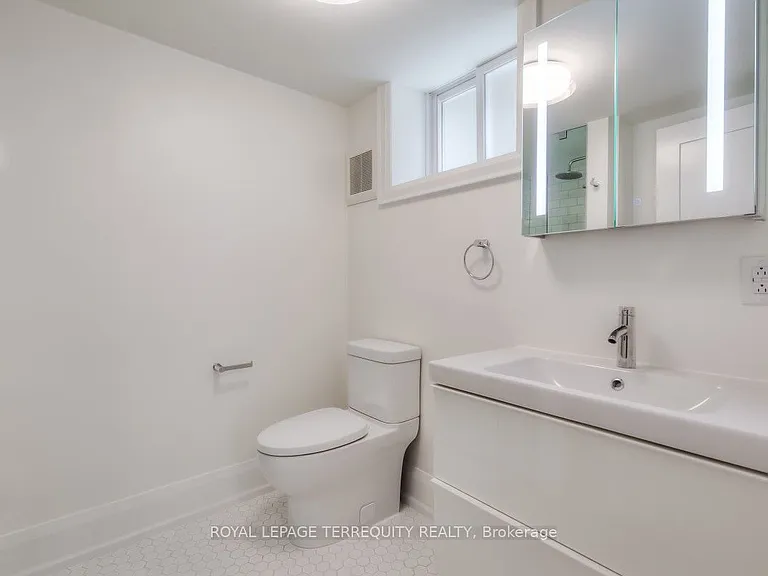 674 Eglinton Ave E #LOWER — Photo 12