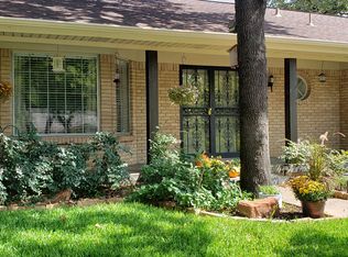 1412 Woodway Dr, Hurst, TX 76053