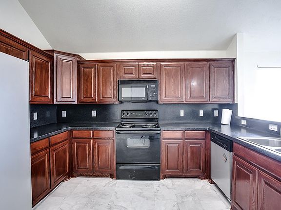 5th image of 4808 Jarvis St
