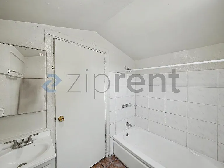 1251 E 59th Pl #B — Photo 11