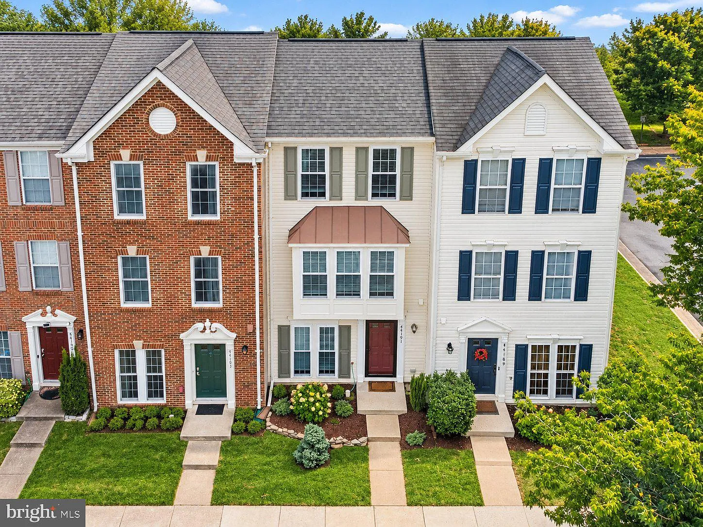 3 bed, 3.5 bath, 1672 sqft, $2,990 — Photo 3