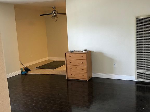 Living room/dining room