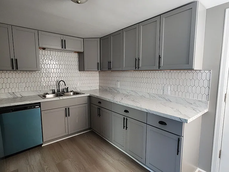 219 E Grand Blvd — Photo 5