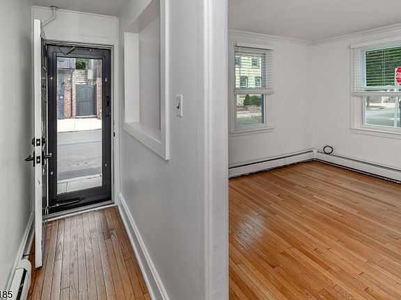 4th image of 43 Ferry St