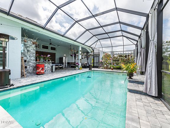 3rd image of 6232 W Fallsgrove Ln