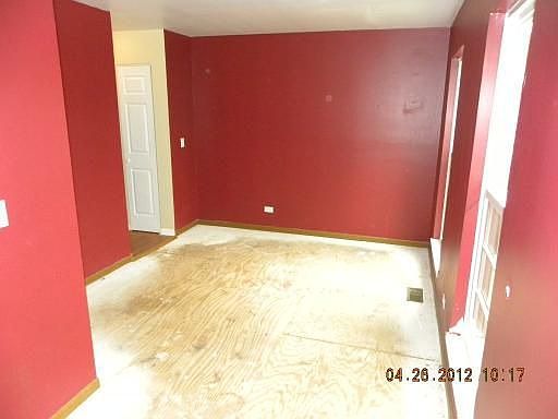 3rd image of 4040 Peartree Dr