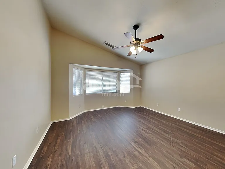 5354 W Jessica Ln — Photo 11