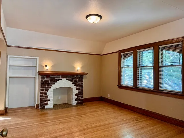 2 bed, $1,400 — Photo 2