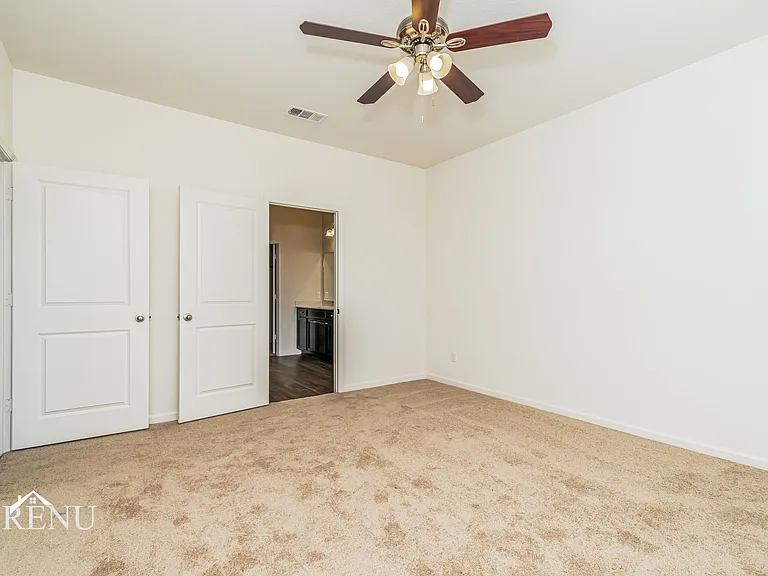 692 Wellington Dr — Photo 32