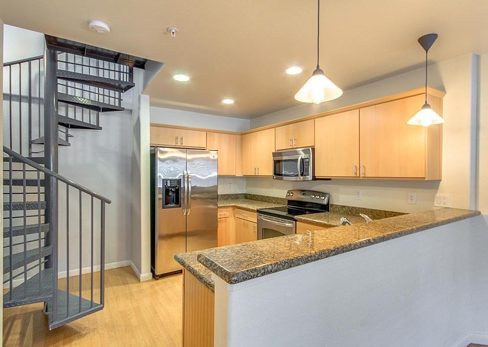 Kitchen (1st Floor)