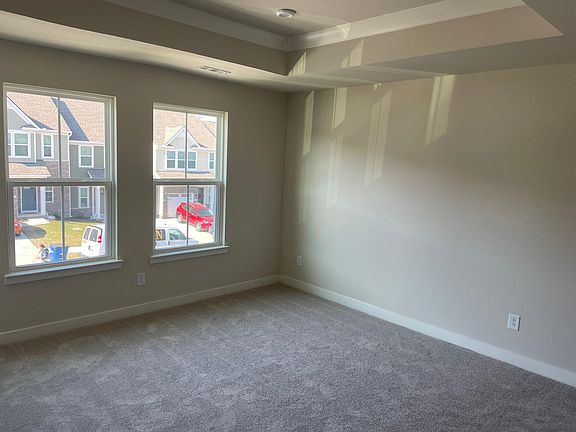 5th image of 640 Exmoor Dr